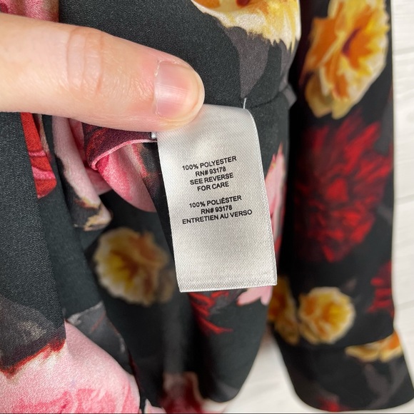 Tahari Floral Button Down Blouse Size XL - Picture 7 of 7